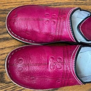Pink Embossed Leather Moroccan Slippers